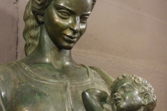 Estatua - Monumento a la Madre -  María Teresa  (Detalle)